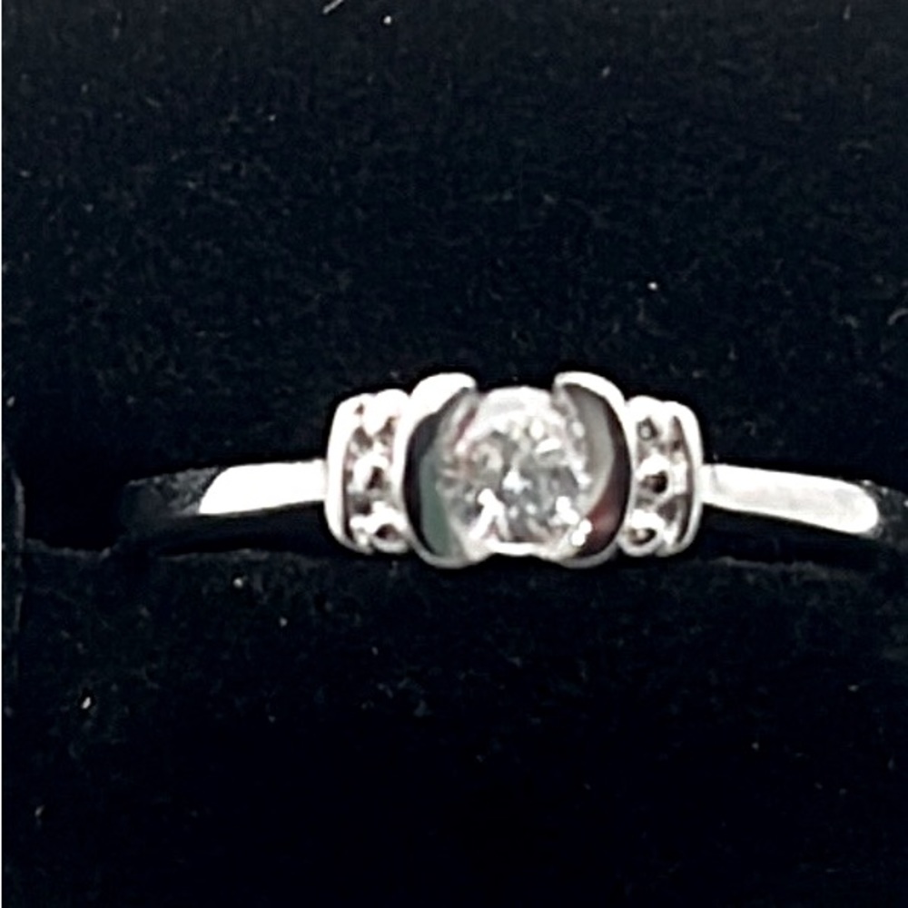 STERLING SILVER WITH CUBIC ZIRCONIA RING - Picture 3 of 5